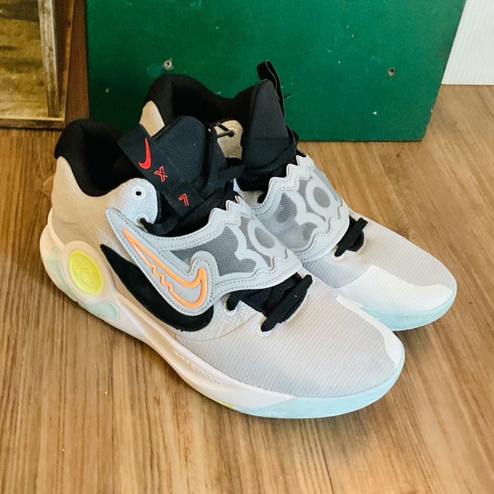 Nike Men’s ' Gray and Orange Sneakers